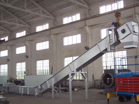 板鏈（liàn）輸送機